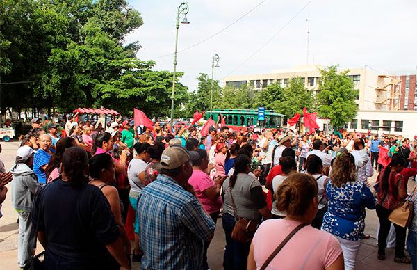 Con pliego petitorio dan a conocer demandas a Célida López 