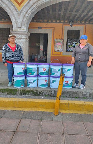 Antorchistas logran apoyo de botes de pintura para primaria de álvaro Obregón