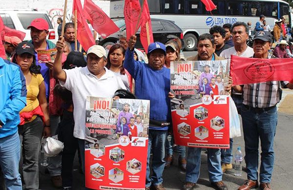 Antorchistas de Tamaulipas instalan plantón en la Cámara de Diputados