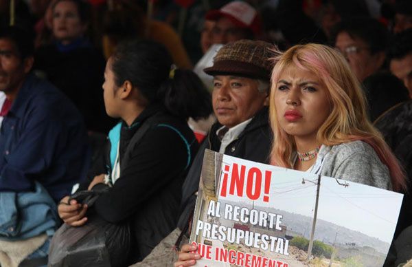 Van poblanos a protesta contra recorte presupuestal