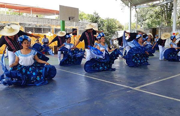 Las casas del estudiante de Antorcha buscan formar jóvenes líderes del pueblo: Xóchitl Domínguez