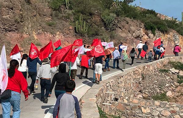 Camino en Cadereyta resultado de la lucha organizada