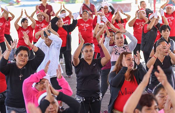 IMCUFIDECH realiza concurso navideño de zumba