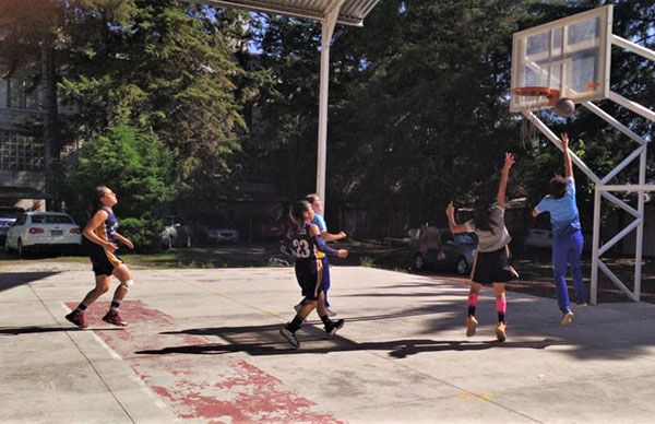 Encuentros deportivos fortalecen la unión y la sana competencia entre jóvenes preparatorianos