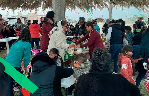 Antorchistas realizan festejo navideño para despedir el año 