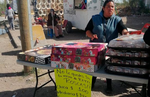 Activistas realizan venta de rosca de Reyes para sostener su lucha