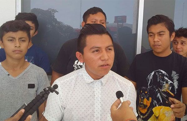 Entregan estudiantes pliego petitorio al Ayuntamiento de Othón P.Blanco 