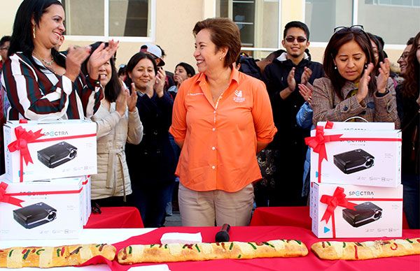 Pide Maricela Serrano a jóvenes oponerse a la indiferencia