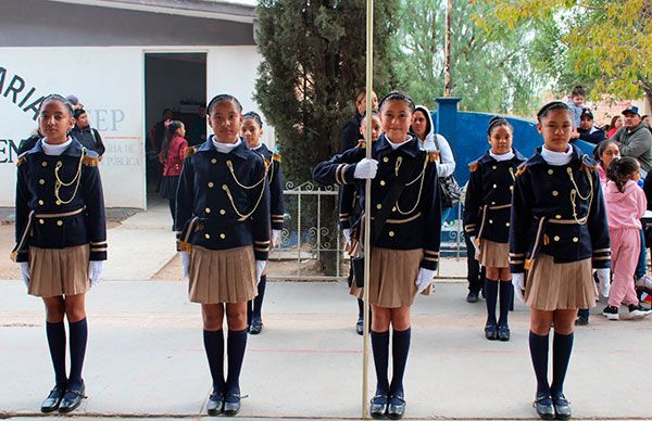 Obtiene escolta de la primaria Unión, Fraternidad y Lucha tercer lugar