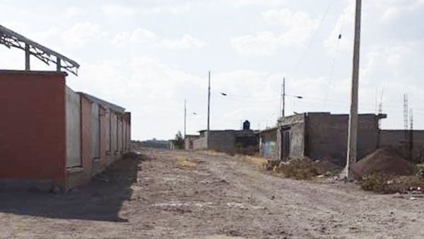 Urgen remodelación de camino a escuela en Querétaro 