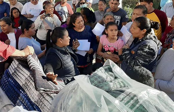 Reciben abuelitos y discapacitados de Viesca insumos para el frío 