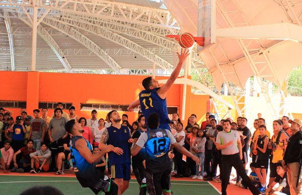 Michoacán vuelve a triunfar en natación y se posiciona en basquetbol