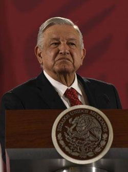 Para la salud de los más pobres nada, para los caprichos de AMLO todo