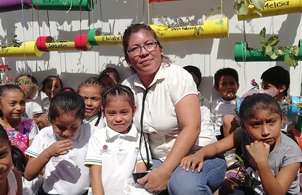 Transforman jardines escolares en Chetumal 