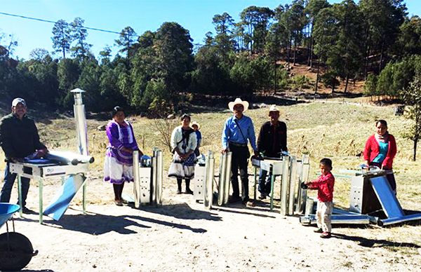 Apoya Antorcha con estufas ecológicas economía de familias indígenas 