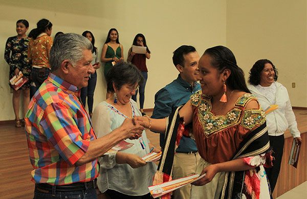 Michoacanos impulsan la poesía en el Concurso Estatal de Declamación