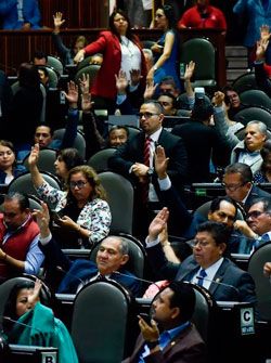 La reeleccion de los diputados, ¿el primer paso para la reelección presidencial?