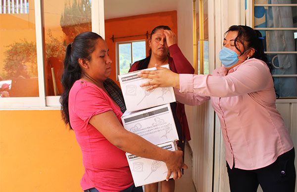 Entrega DIF municipal despensas a mujeres huitziltecas