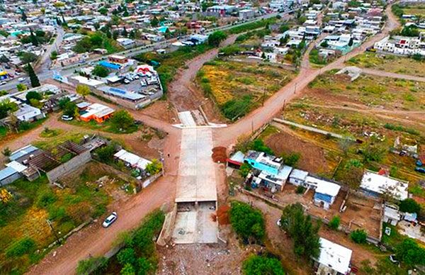 Celebran colonos de Jardines de Sacramento, la entrega del puente sobre el Arroyo San Joaquín