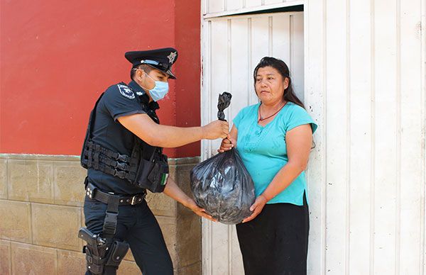 Presidenta Antorchista entrega apoyo a tecomatecos