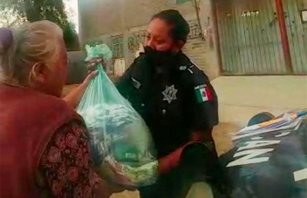 Policías de Chimalhuacán se solidarizan con familias vulnerables