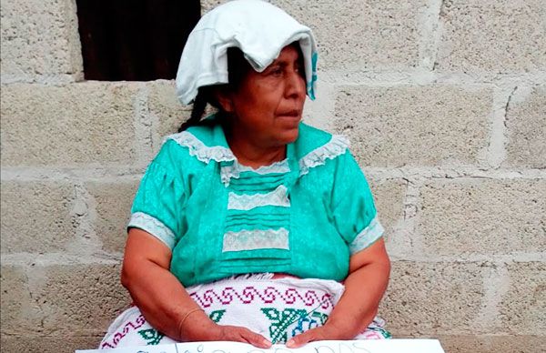 Ya nadie compra huipiles y no tenemos qué comer: artesanos poblanos; piden ayuda al Gobierno