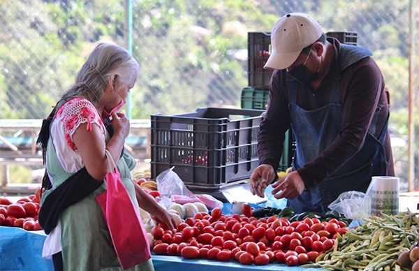 Implementan acciones para que la gente tenga productos básicos