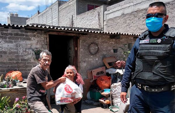 Policías de Chimalhuacán adoptan a familias