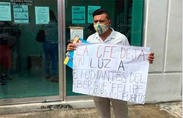 Moradores del Albergue Estudiantil denuncian abusos de la CFE y alcalde Otoniel Segovia