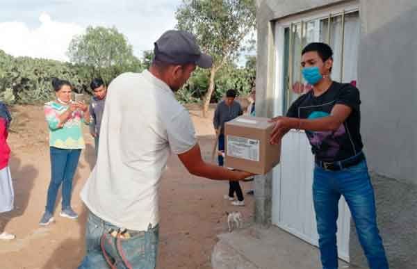 Antorchistas de Pinos reciben despensas alimentarias logradas en alcaldía