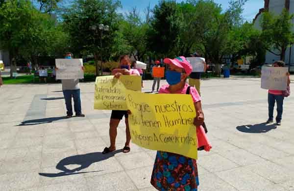 Solicitan comerciantes informales acceso a programas de SEBIEN