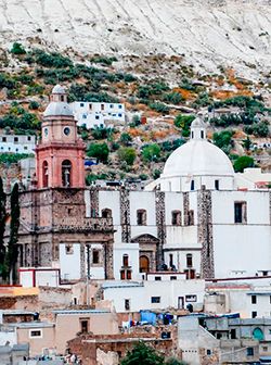 Antorcha ilumina Real de Catorce