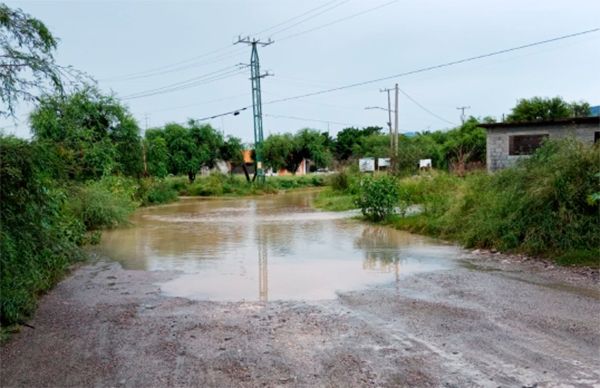 Lluvias bloquean acceso a colonia de Cd.Victoria tras formación de laguna