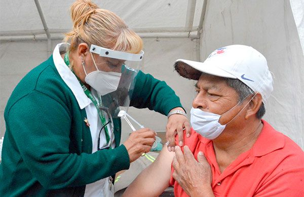 Cuida DIF Ixtapaluca salud de la población con aplicación de vacunas