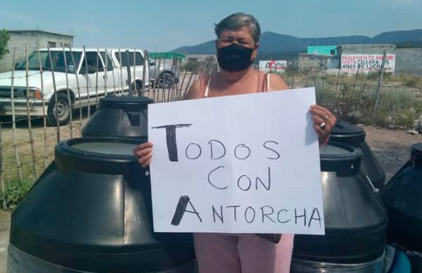 Antorcha gestiona tinacos en Monclova, Coahuila 