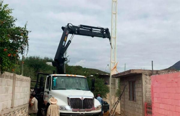 Logra Antorcha ampliación eléctrica en El Sauz, Peñamiller