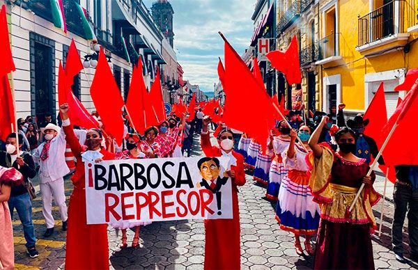 Protestan artistas contra la represión de Barbosa