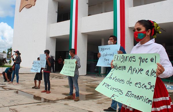 Otoniel Segovia nuevamente amenaza con desalojar a estudiantes