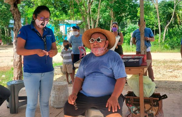 Llevan a colonias marginadas de Cancún campaña de salud visual