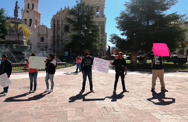 Estudiantes de Saltillo demandan internet y computadoras