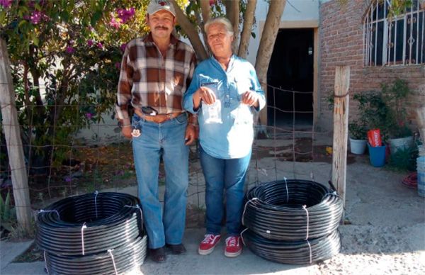 Garantiza Antorcha agua a ama de casa en Aguascalientes