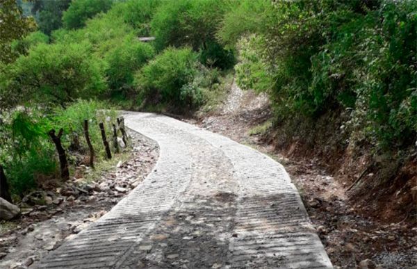 Por concluir rampa gestionada por Antorcha en Pinal de Amoles