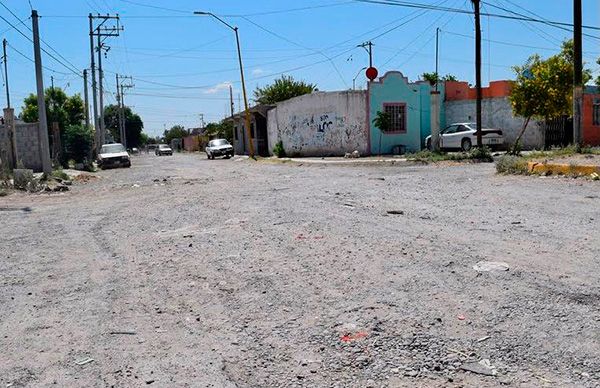 Vecinos de Villas de San Miguel solicitan pavimentación de calles  