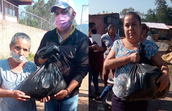 Con su unión y lucha, habitantes de escasos recursos logran recibir despensas