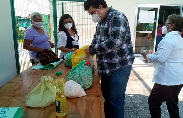 Antorcha acopia vÝveres para damnificados de Tabasco