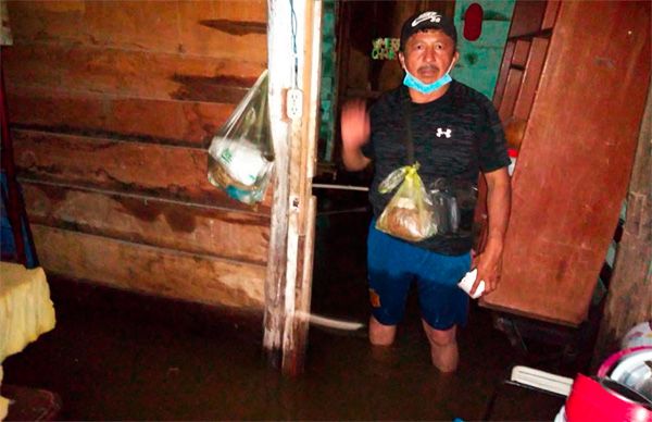 Fuertes lluvias dejan bajo el agua a familias de colonias marginadas de Chetumal