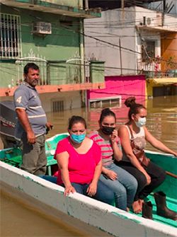 Frente a la indolecia del Gobierno, la solidaridad del pueblo