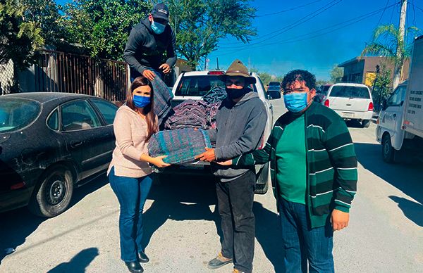 Antorcha hace entrega de cobijas