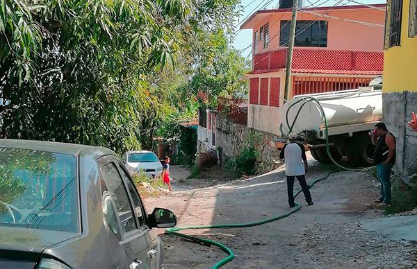 Denuncian colonos de Acapulco deficiente servicio de agua potable