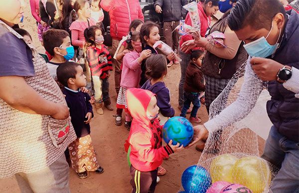 Antorcha hace entrega de juguetes a niñas y niños de Hidalgo